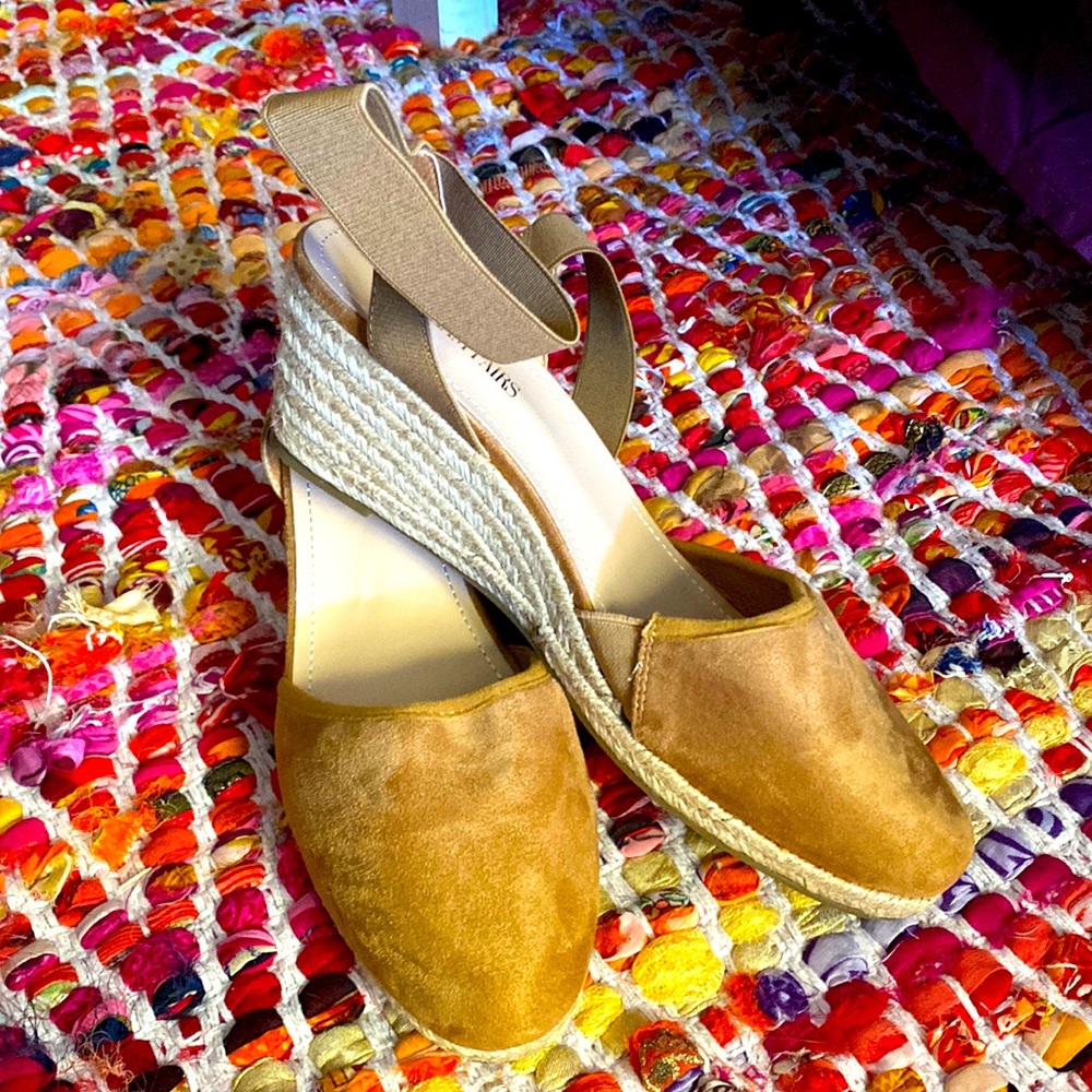 Brand new dream paris size 10 wedges